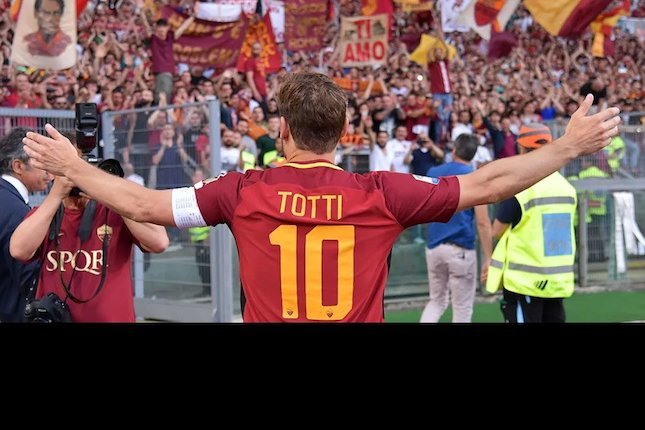 Francesco Totti di laga terakhirnya untuk Roma pada 2017 (c) AS Roma