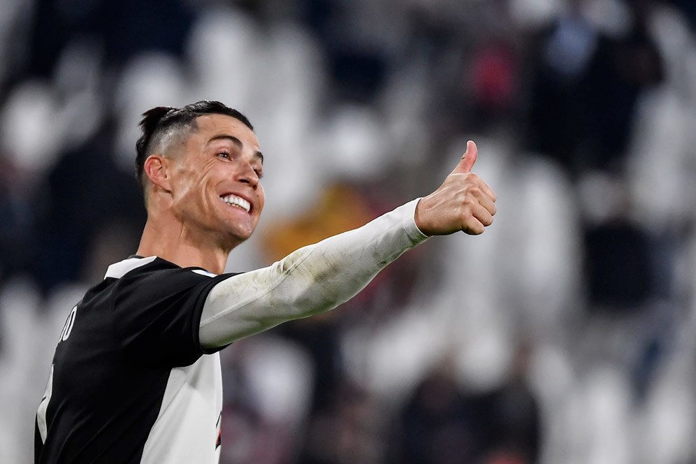 Demi Memasukkan Ronaldo, UEFA Dituding Ubah Formasi Team of The Year 2019 Pilihan Fans