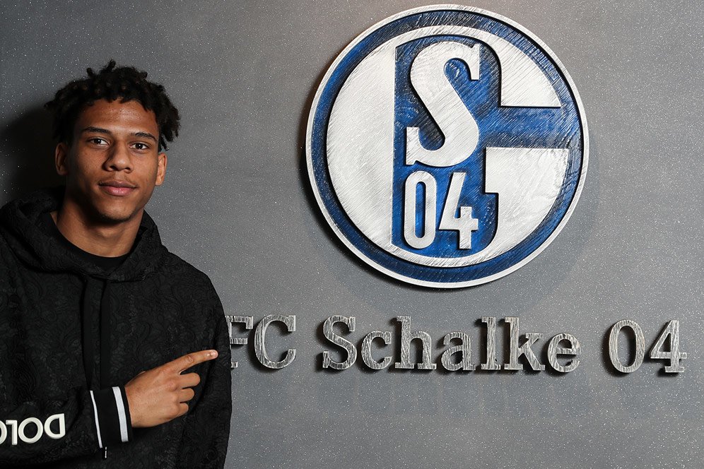 Kalahkan AC Milan, Schalke Resmi Pinjam Jean-Clair Todibo dari Barcelona