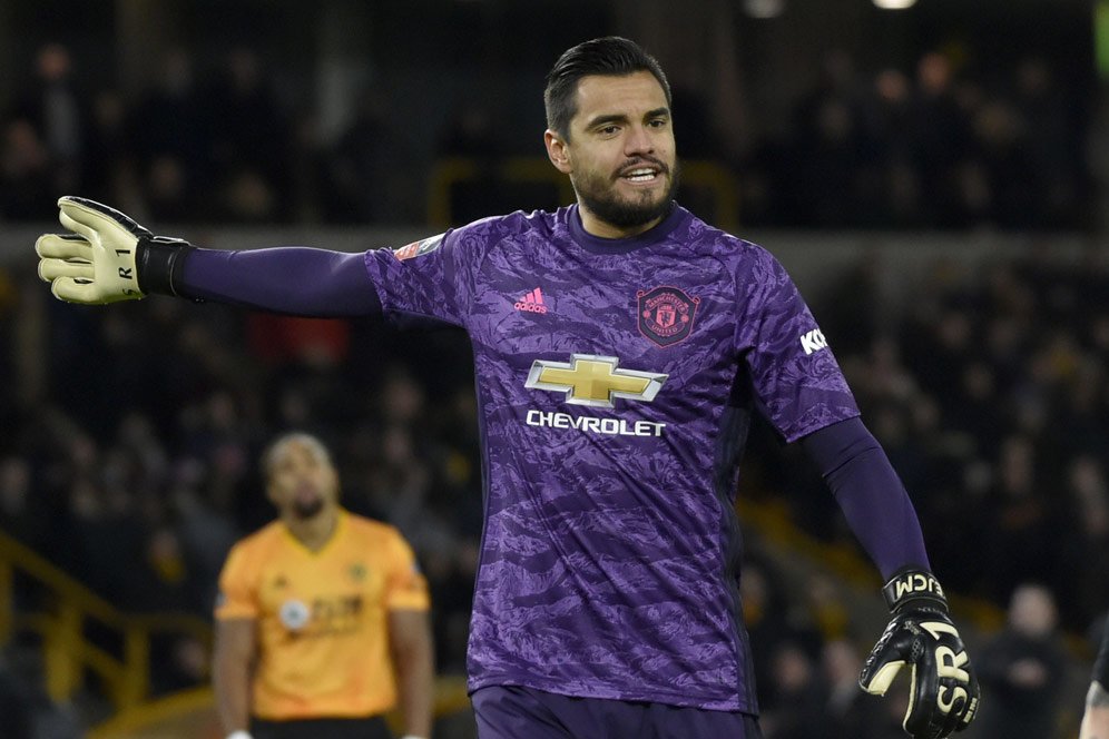 Kiper Bermasalah, Liverpool Seharusnya Rekrut Sergio Romero dari MU