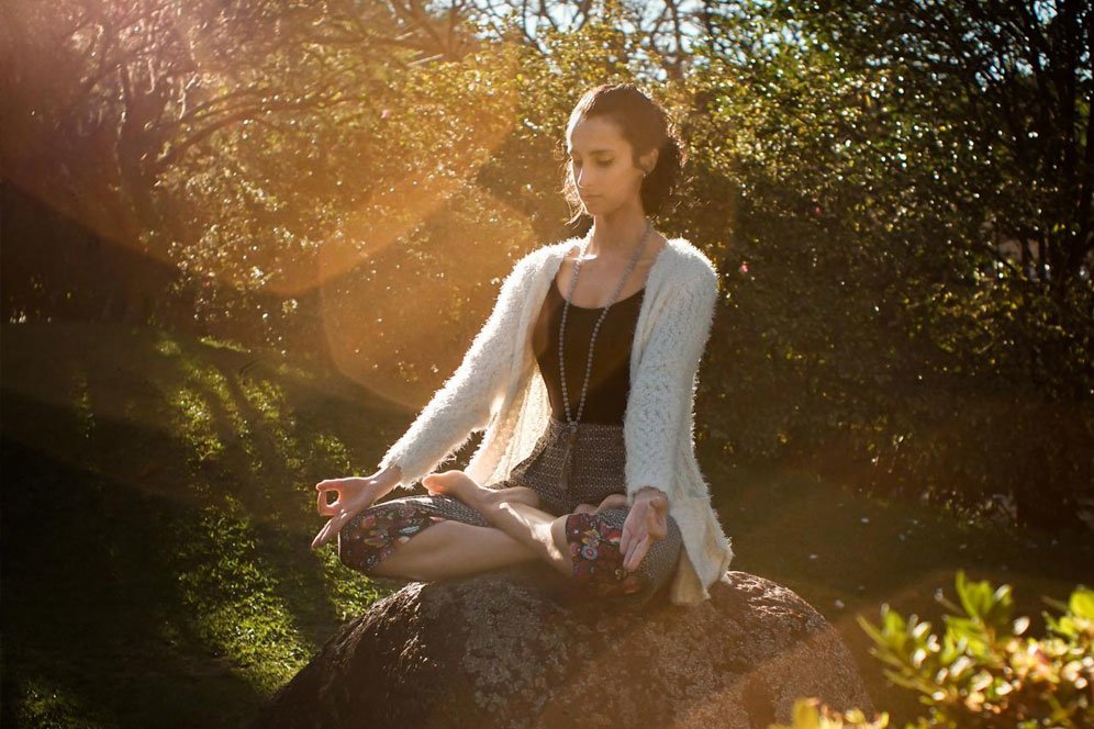 Pahami 8 Pose Yoga yang Bisa Bikin Tidur Lebih Nyenyak