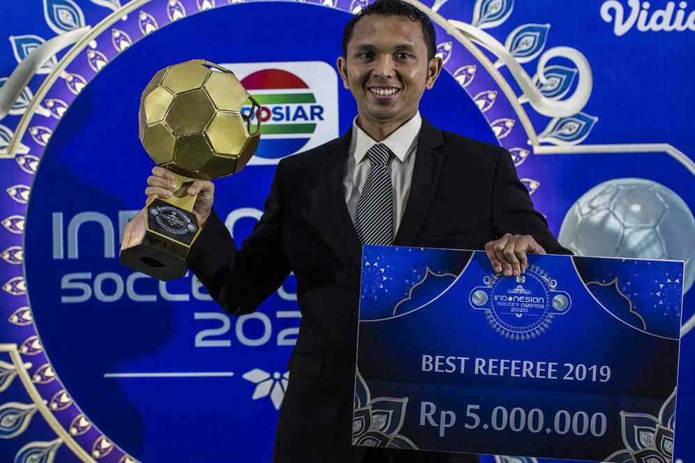 Duel Arema vs Persebaya Paling Mengesankan bagi Wasit Terbaik Indonesian Soccer Awards