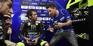 Valentino Rossi dan Jorge Lorenzo (c) Twitter/MotoGP