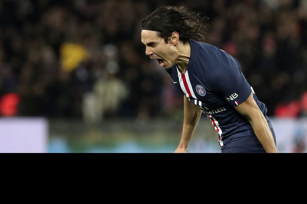 Sedang Santuy, Edinson Cavani Pamer Skill Cukur Bulu Domba