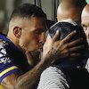 Tevez Cium Bibir Maradona Sebelum Laga Superliga Argentina, Apa Maksudnya?