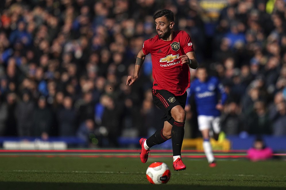 Dapat Lagu dari Fans MU, Bruno Fernandes 'Meleleh' Disamakan dengan Cristiano Ronaldo