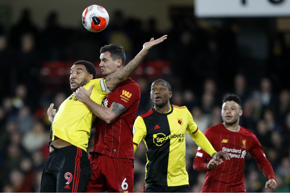 Dukung Van Dijk, Penyerang Watford Ini Minta Wasit EPL Diadili Jika Lakukan Blunder