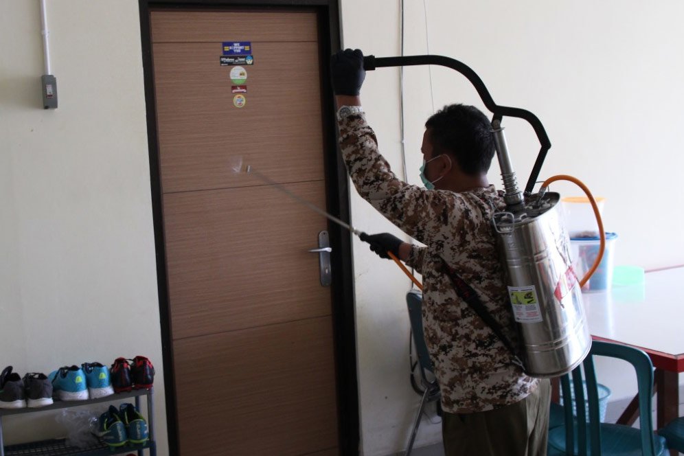 Cegah Penyebaran Virus Corona, Mess PSIS Disemprot Disinfektan