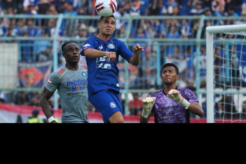 Trauma Patah Tulang Hidung Belum Hilang, Kiper Persib Pakai Topeng Beraksi di Liga 1