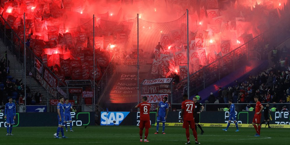 Hoffenheim Vs Bayern Munchen Pemain Ngobrol Santai Di Lapangan Pertandingan Bundesliga Teraneh Bola Net