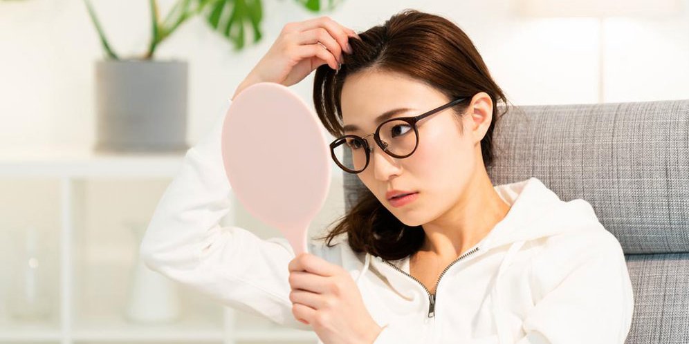 penyebab sakit kepala dan cara mengatasinya Waspadai Penyebab  Jerawat di Kepala  Pahami Cara  