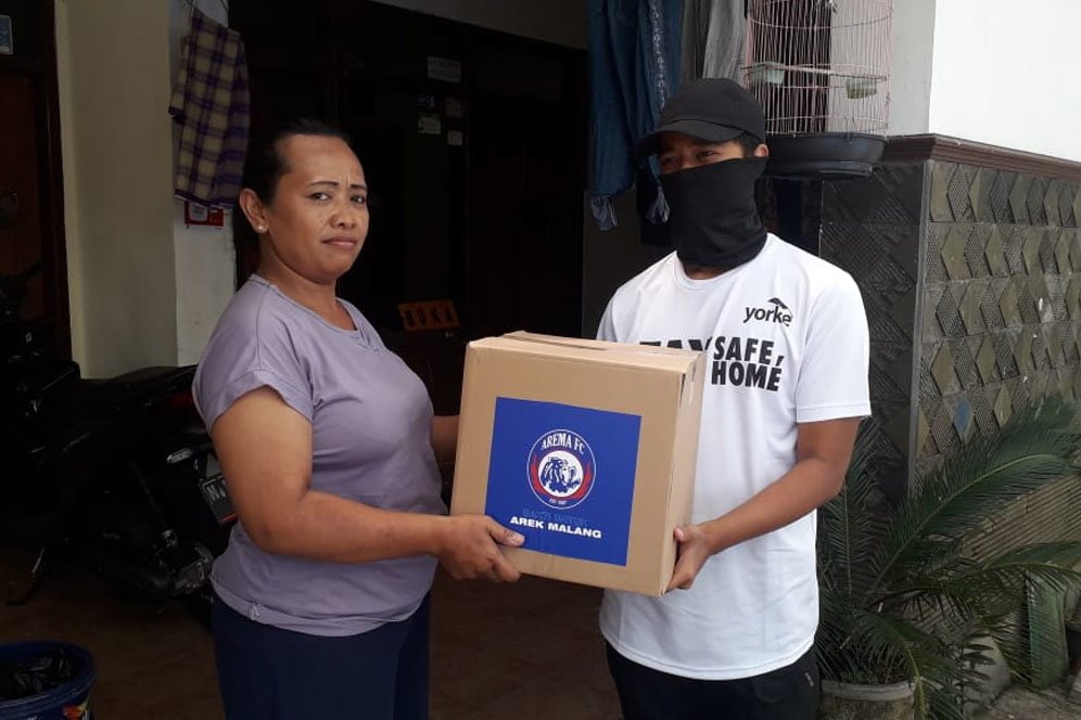Bantu Korban Terdampak Pandemi Corona, Arema FC Gelar Bakti Sosial Bantu Korban Terdampak Pandemi Corona, Arema FC Gelar Bakti Sosial