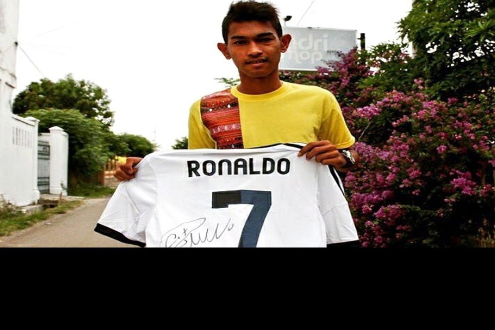 Martunis Lelang Jersey Real Madrid CR7, Bantu Korban COVID-19 di Aceh