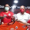 Persija Salurkan Donasi kepada Para Legenda