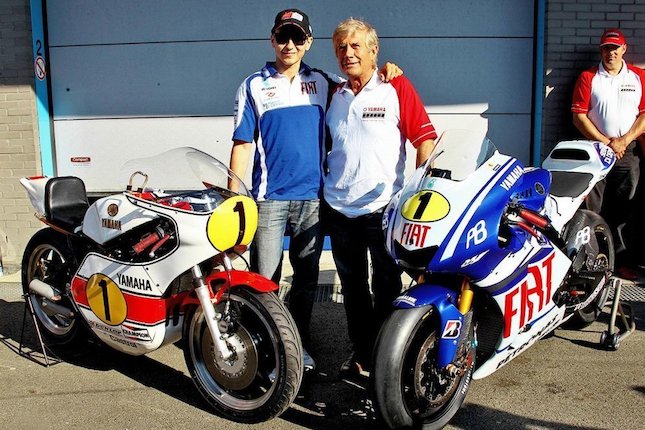 Giacomo Agostini dan Valentino Rossi Berbeda Era