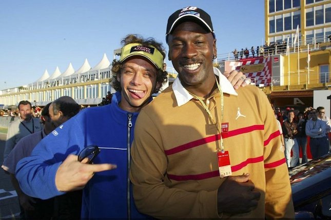 Valentino Rossi dan Michael Jordan di MotoGP Valencia 2004. (c) MotoGP.com