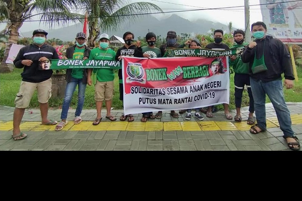 Solidaritas Bonek Jayapura, Bagi Sembako dan Masker Lawan COVID-19