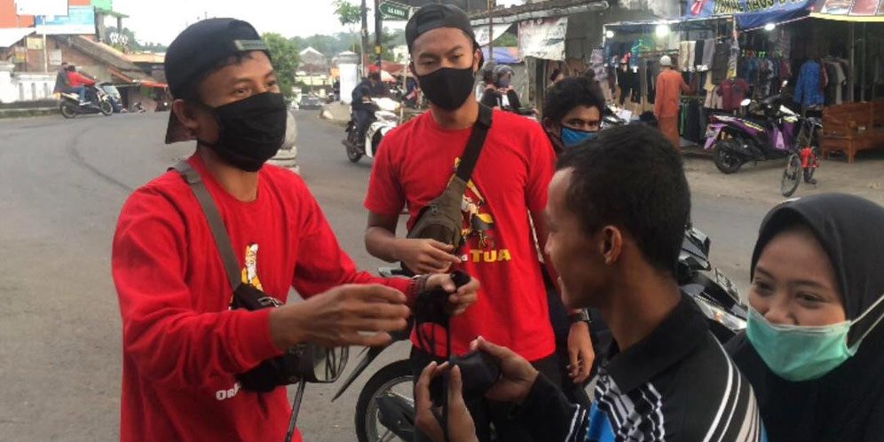 Lawan Corona, Pemain Muda Persikabo Gelar Aksi Sosial di Kampung Halaman
