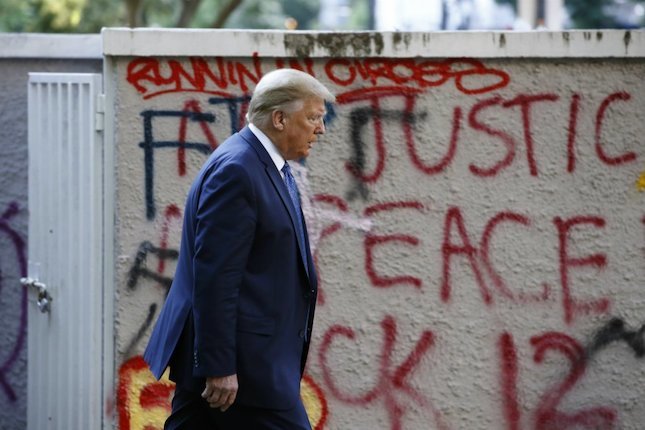 Iran Masuk Daftar Hitam Donald Trump