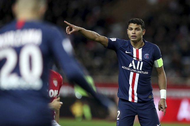 Bek Tengah: Thiago Silva (PSG)