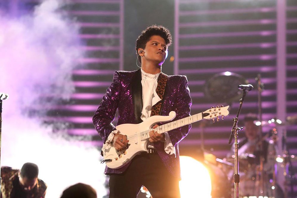 Lirik Lagu Talking To The Moon - Bruno Mars