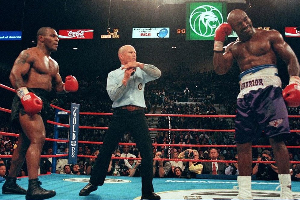 Pernah Digigit Mike Tyson, Evander Holyfield Justru Senang, Bukan Dendam