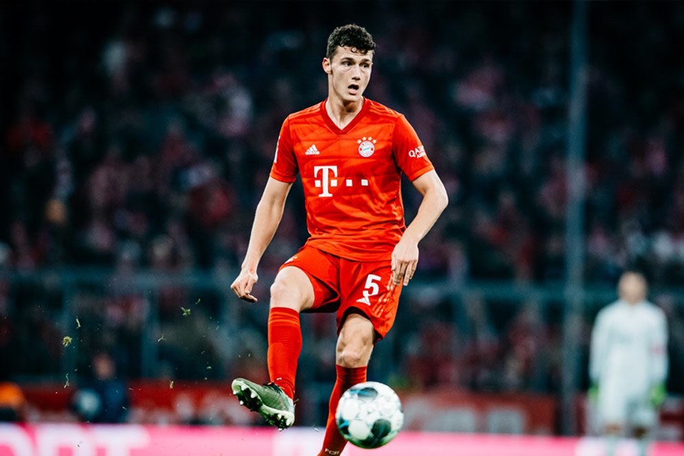 Situasi di Bayern Kurang Kondusif, Kemanakah Pavard Akan Pergi?