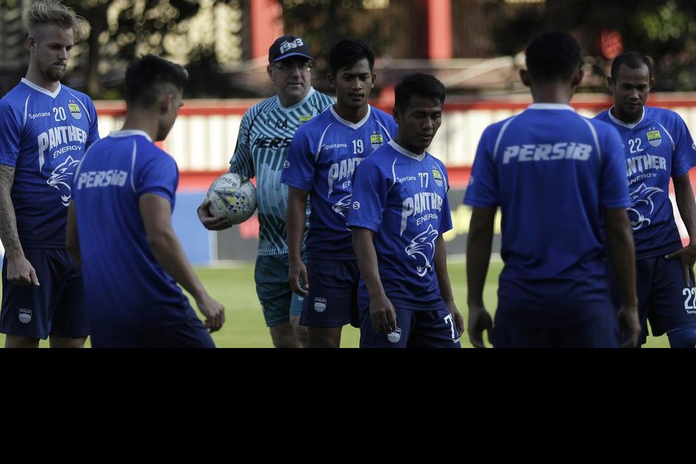 Pemain Persib Kembali Digembleng Fisiknya oleh Robert