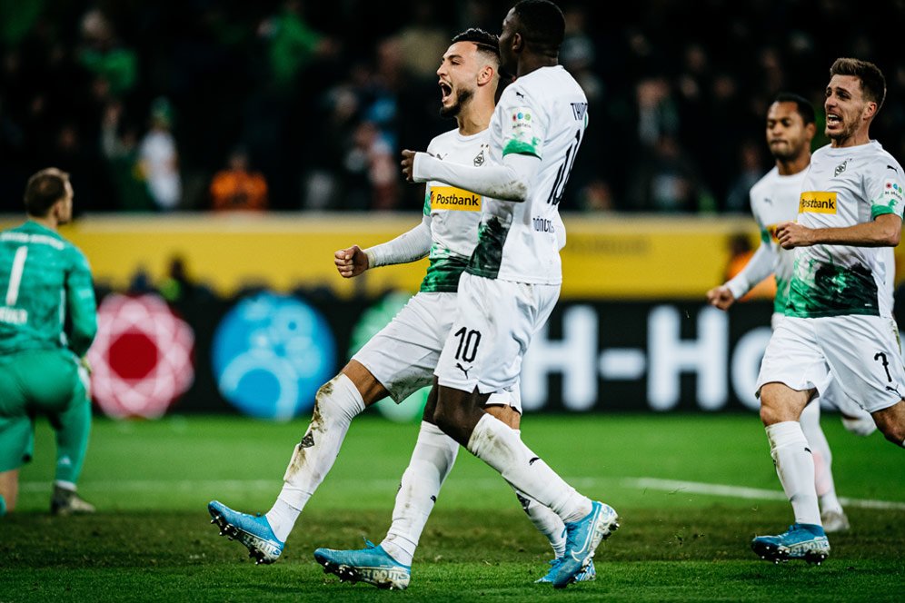 Ramy Bensebaini , Juara Afrika dan Penakluk Bayern Munchen Ramy Bensebaini , Juara Afrika dan Penakluk Bayern Munchen