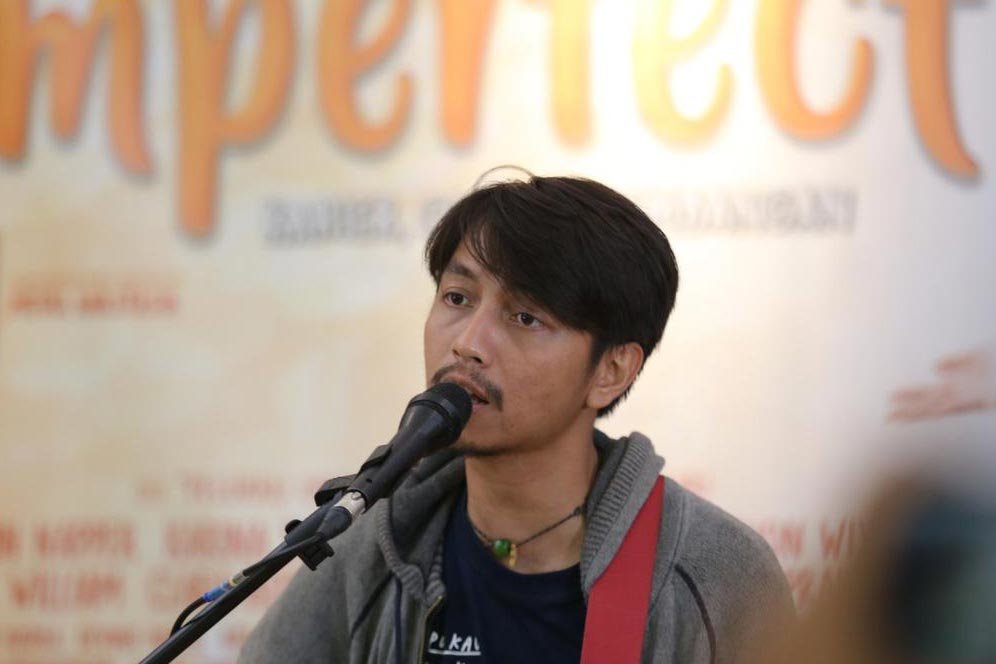 Lirik Lagu Pelukku untuk Pelikmu - Fiersa Besari Lirik Lagu Pelukku untuk Pelikmu - Fiersa Besari