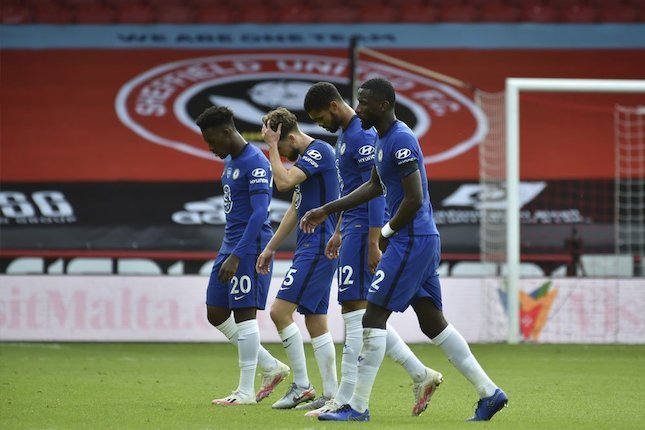 Pemain Chelsea tertunduk lesu usai dikalahkan Sheffield tiga gol tanpa balas, Sabtu (11/7/2020) malam WIB. (c) AP Photo