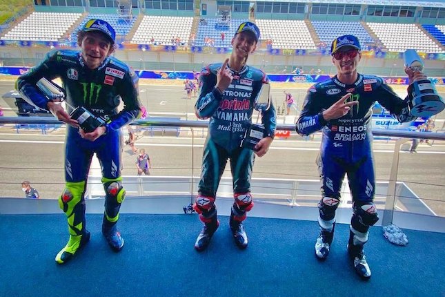 Valentino Rossi, Fabio Quartararo, dan Maverick Vinales di MotoGP Andalusia 2020. (c) Twitter/MotoGP