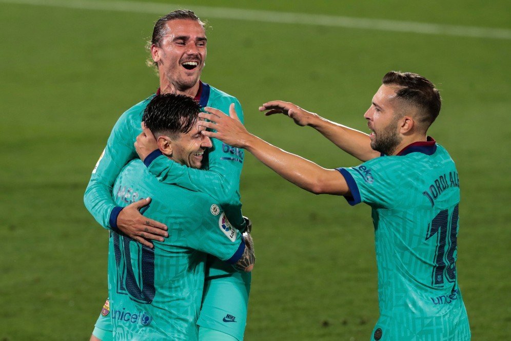 Barcelona Menang Besar, Netizen Ramai-Ramai Puji Trio MSG