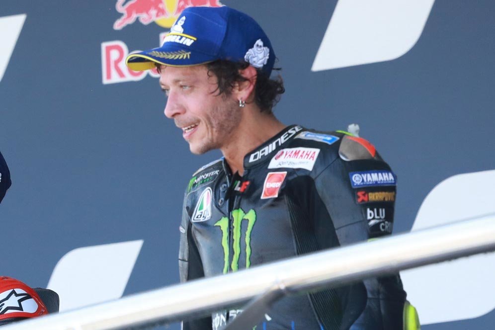 Opini Warganet Soal Selebrasi Kocak Valentino Rossi dengan Penonton Imajiner di Jerez