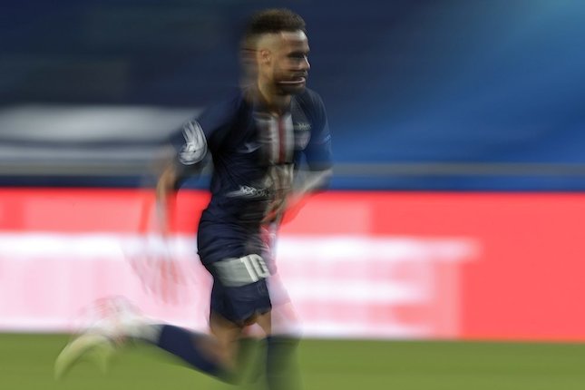 Penyerang PSG, Neymar, menujukkan aksinya di laga melawan RB Leipzig pada semifinal Liga Champions 2019/2020 (c) AP Photo
