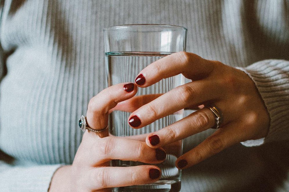 Rutin Minum Air Hangat Ternyata Memiliki Banyak Manfaat, Guys!