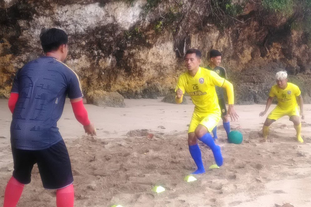 Latihan Fisik Spesial Arema FC di Pantai Nganteb, Yudo dan Taufik Berlatih Terpisah