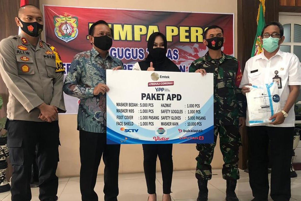 EMTEK Peduli Corona Salurkan Paket APD ke Pemkab Kendal