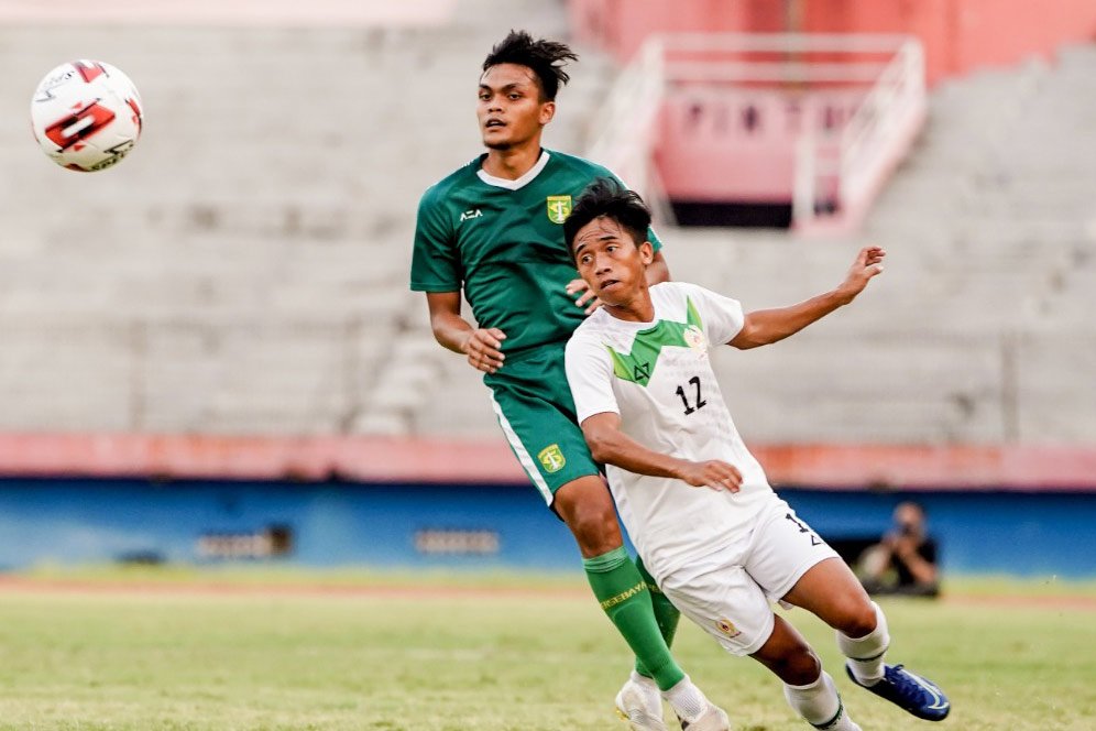 Aji Santoso Tekankan Pentingnya Chemistry Antar Pemain Persebaya