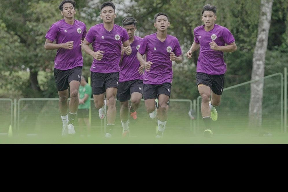 Latihan Tambahan, Gelandang Timnas Indonesia U-19 Santai Latihan di Pantai