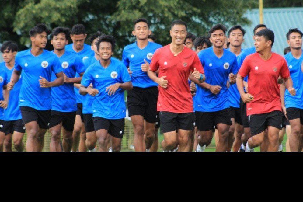 Latihan Hari Pertama Timnas Indonesia U-19: Para Pemain Naik Turun Tangga