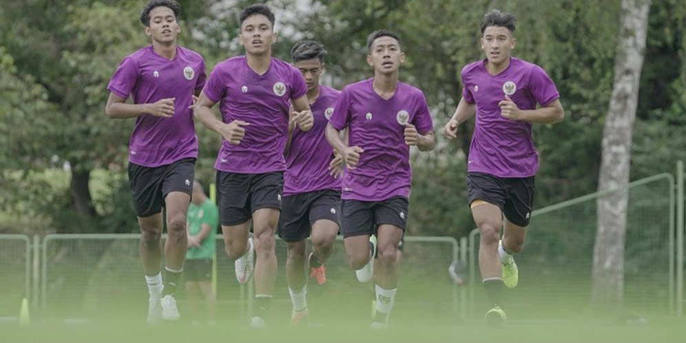 Latihan Tambahan, Gelandang Timnas Indonesia U-19 Santai Latihan di Pantai