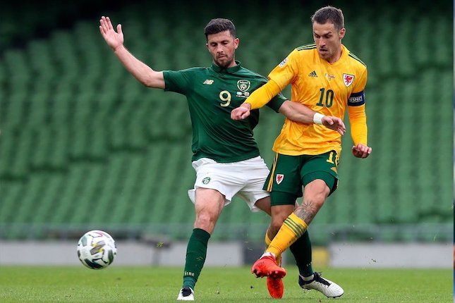 Aaron Ramsey saat tampil bersama timnas Wales melawan Republik Irlandia. (c) AP Photo