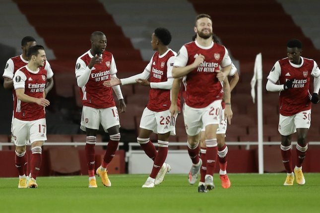Skuat Arsenal rayakan golnya ke gawang Dundalk. (c) AP Photo
