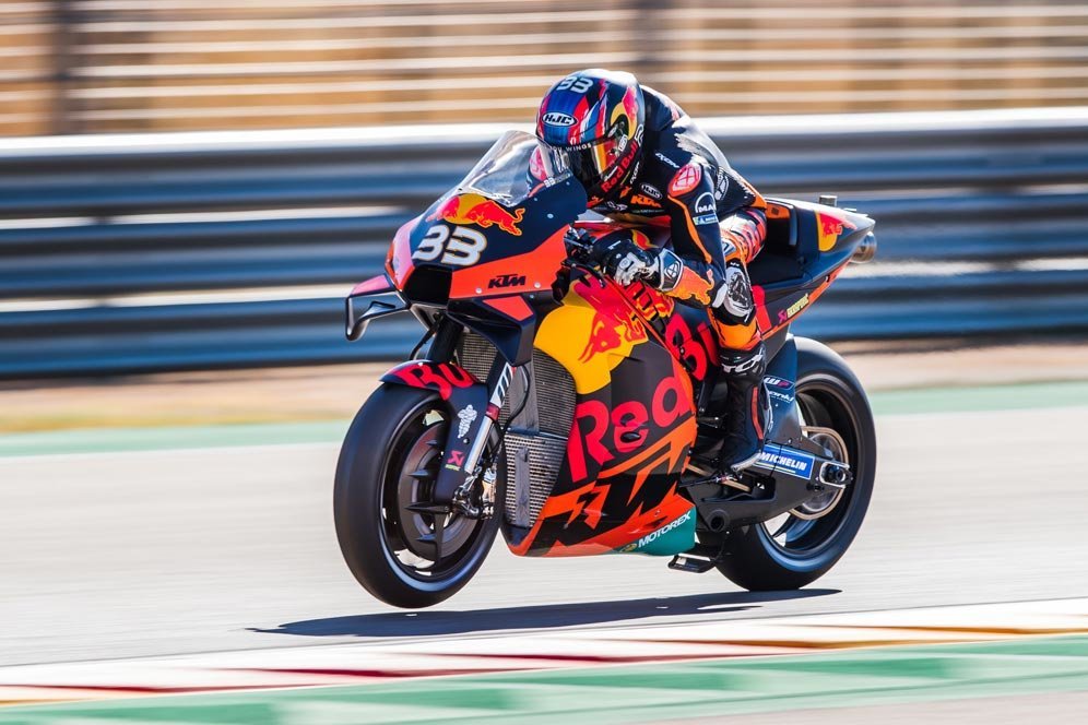 Brad Binder Sedih Tabrak 2 Teman Sendiri di MotoGP 2020