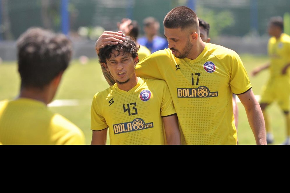 Ada Duet 'Puyol dan Pique' di Lini Belakang Arema FC