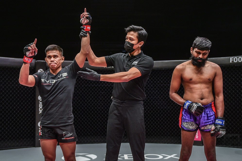 Hasil ONE Championship: Eko Roni Kalahkan Petarung Malaysia Hasil ONE Championship: Eko Roni Kalahkan Petarung Malaysia