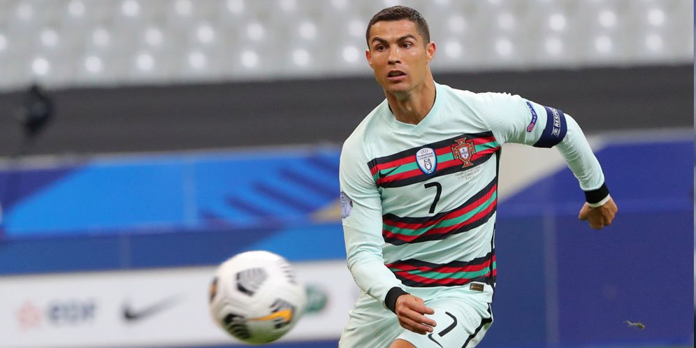 Cristiano Ronaldo saat beraksi bersama timnas Portugal ketika melawan Prancis. (c) AP Photo