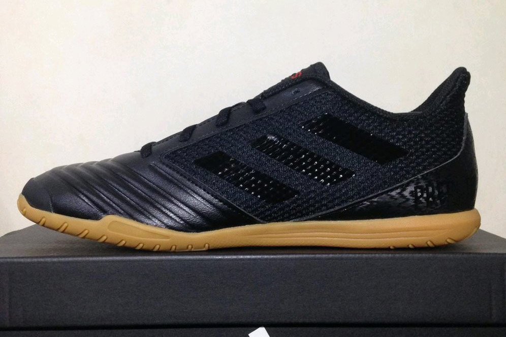 Bola Beli: Sepatu Futsal Adidas Bagus tapi Kurang Cocok untuk Jenis Kaki Lebar?