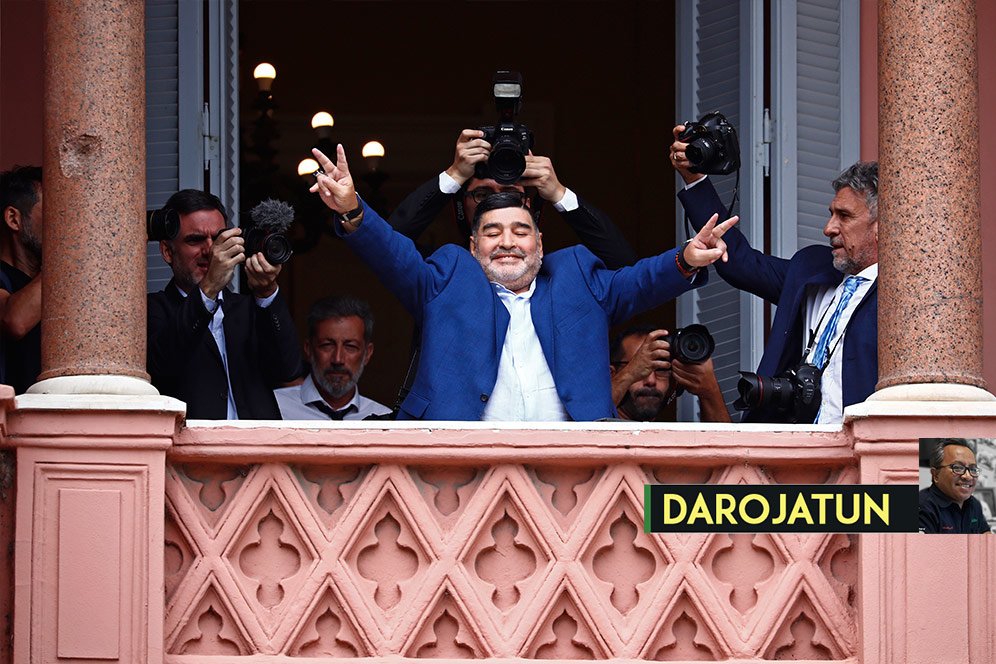 Il Nostro Dio Maradona, Mengangkat Napoli dari Status Jamban Italia dan Memecah Tricolore 1990